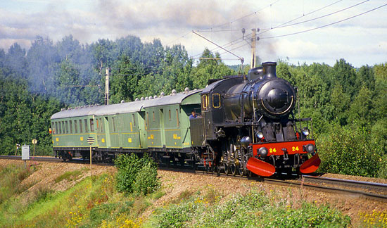 12 augusti 1984. OKBv ångtåg rullar hemåt efter att ha deltagit i firandet av Gävle - Dala Järnväg 125 år.