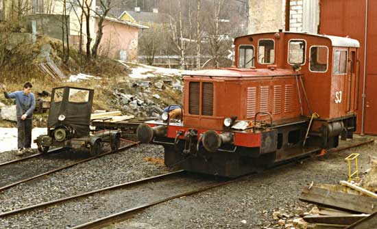 Z3 284 framför lokstallet i Svartvik våren 1989.